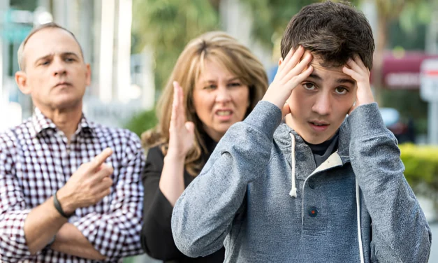 8 Proven Strategies for Disciplining in Public Without Embarrassment